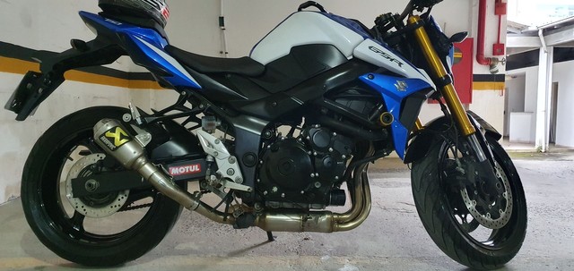SUZUKI GSR 750 ZA IMPECÁVEL