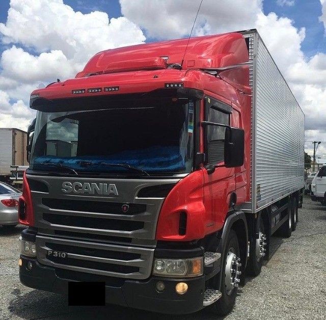 SCANIA P-310 8X2 2014 BAÚ 11 MTS BR - BR -