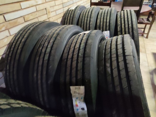 vende-se pneus anteo da Pirelli 275 e 295