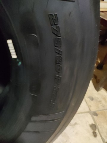 vende-se pneus anteo da Pirelli 275 e 295