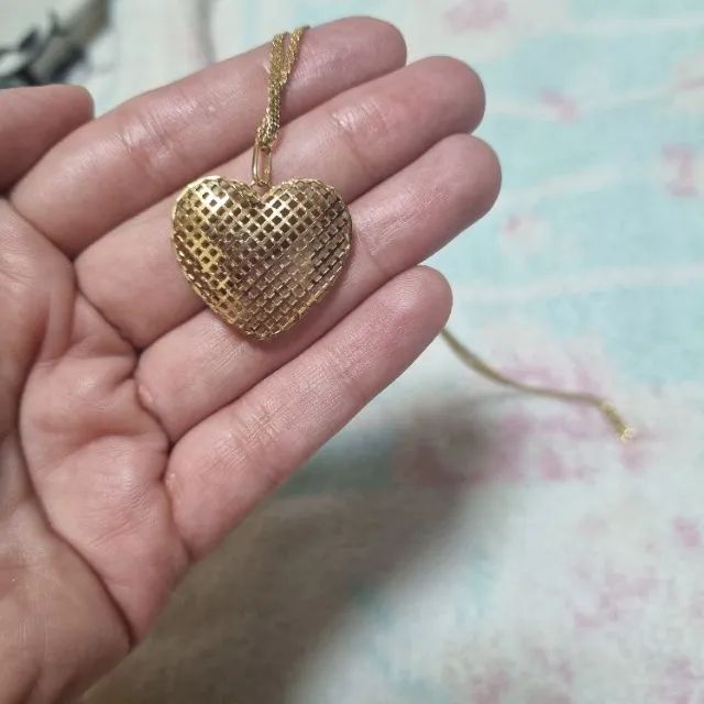 Colar e pingente de ouro