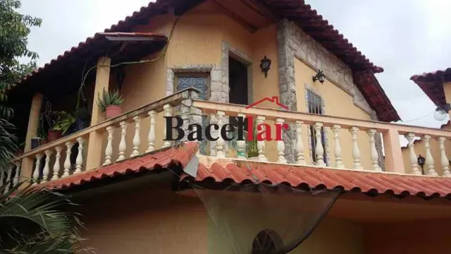 CASA TRIPLEX ESQUINA COM RUA BARÃO DE MESQUITA