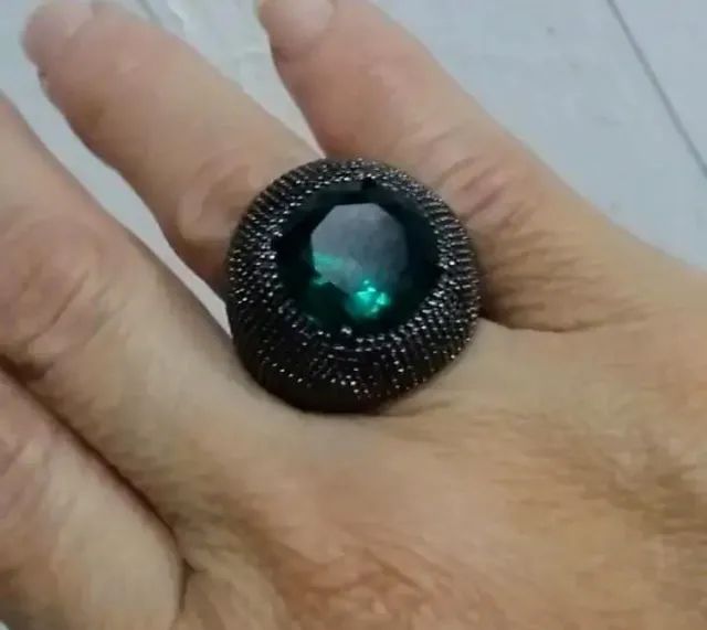 Anel de ródio com zircônia verde. - Foto 2