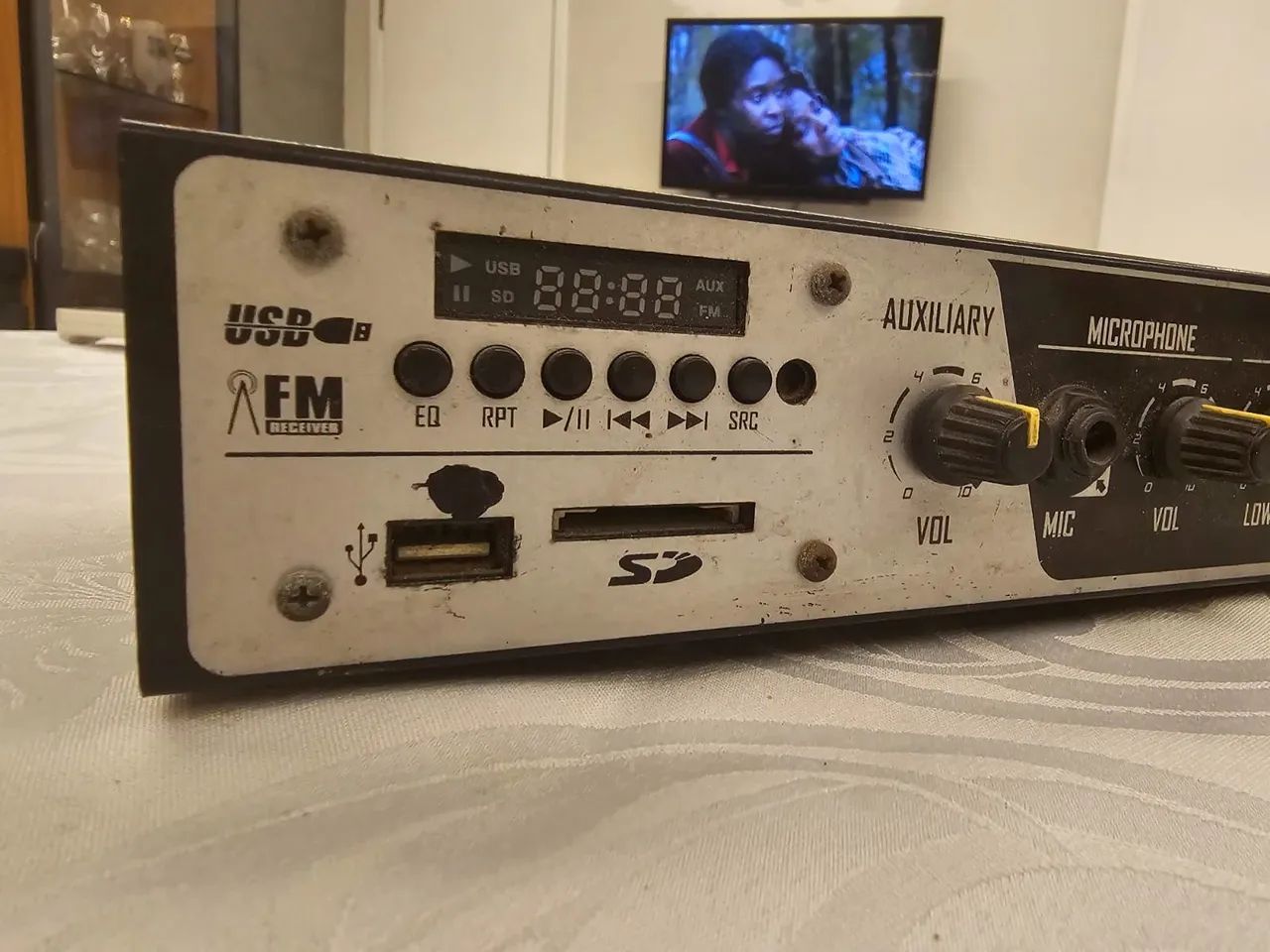 Aparelho de Som USB/SD/FM com Entrada para Microfone