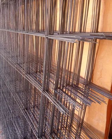 Malha pop Calçadas e Lajes,arame retorcido,pregos diversos materiais 