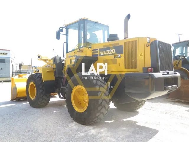 Pá carregadeira Komatsu WA320 2019 9.500h revisada - Foto 3