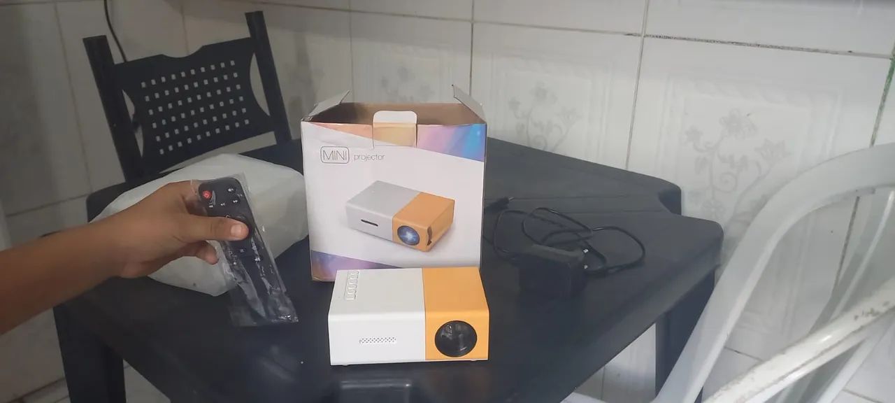 Projetor Mini Portátil - Alta Qualidade e Imagem Incrível - Foto 2