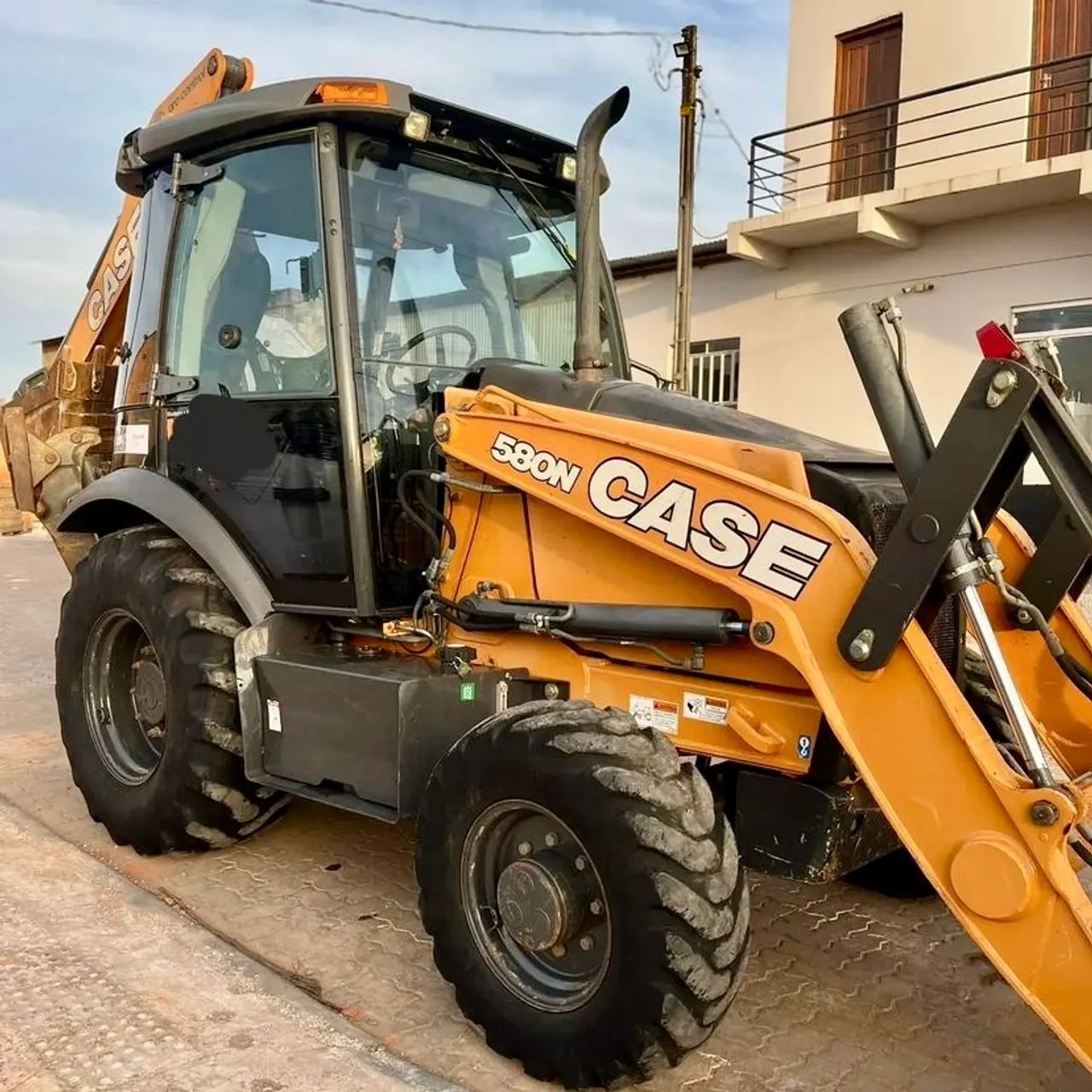 RETROESCAVADEIRA CASE 580N 2020 - PASSO COM SINAL MÍNIMO R$32.500,000 - Foto 2