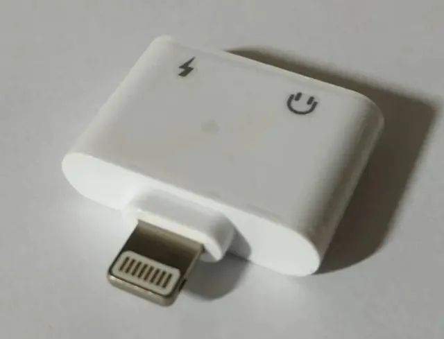 Adaptador Áudio iPhone Fone + Carga Lightning Branco COD-CP395   - Foto 2