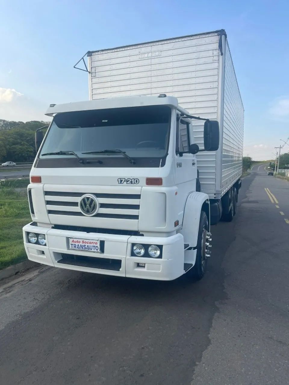 VW -17.210 WORKER TRUCK 6X2 BAÚ -ANO 2001 - Foto 3