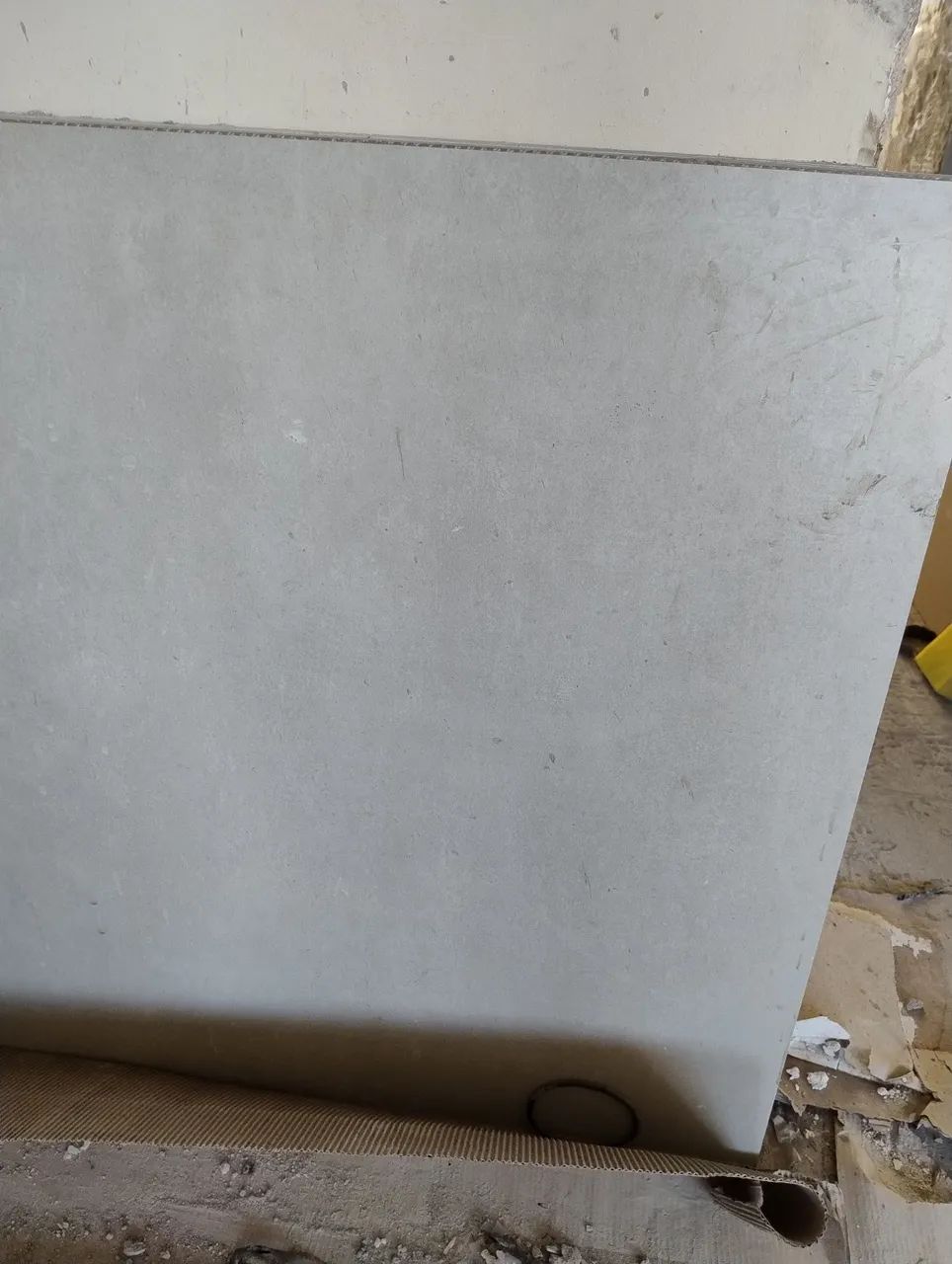 Porcelanato retificado AC cinza claro 100x100 novo