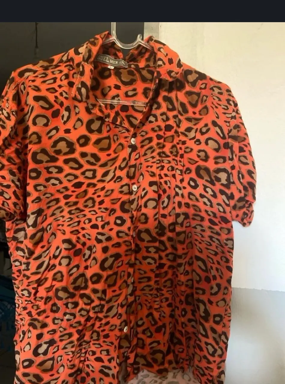 Camisa de botão tam G