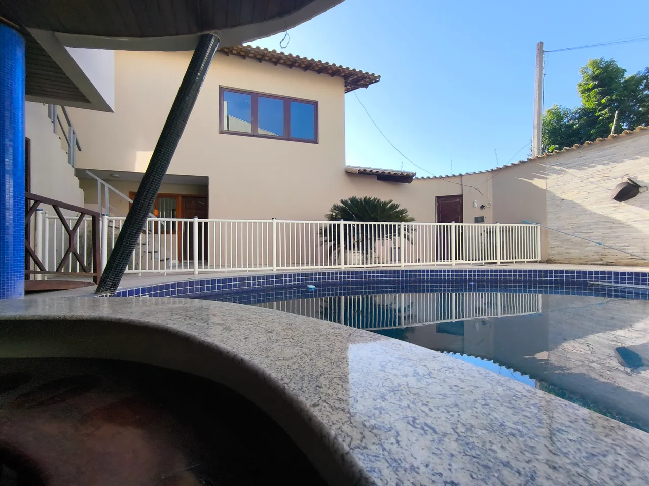 Casa com 6 quartos (sendo 3 suítes), piscina, sauna, no Mirante da Lagoa, Macaé -RJ