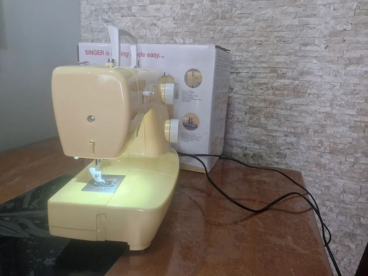 Máquina de Costura Singer simple - Foto 3