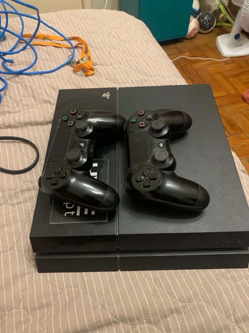 PlayStation 4 original com 2 controles - Foto 3