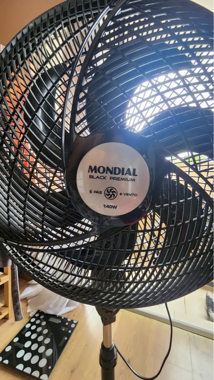 Ventilador de Piso Mondial Black Premium 140W
