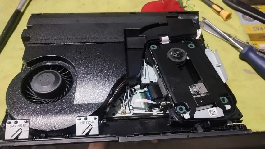 Manutenção Preventiva e Troca da Pasta Térmica Ps3 Slim e Super Slim  - Foto 2