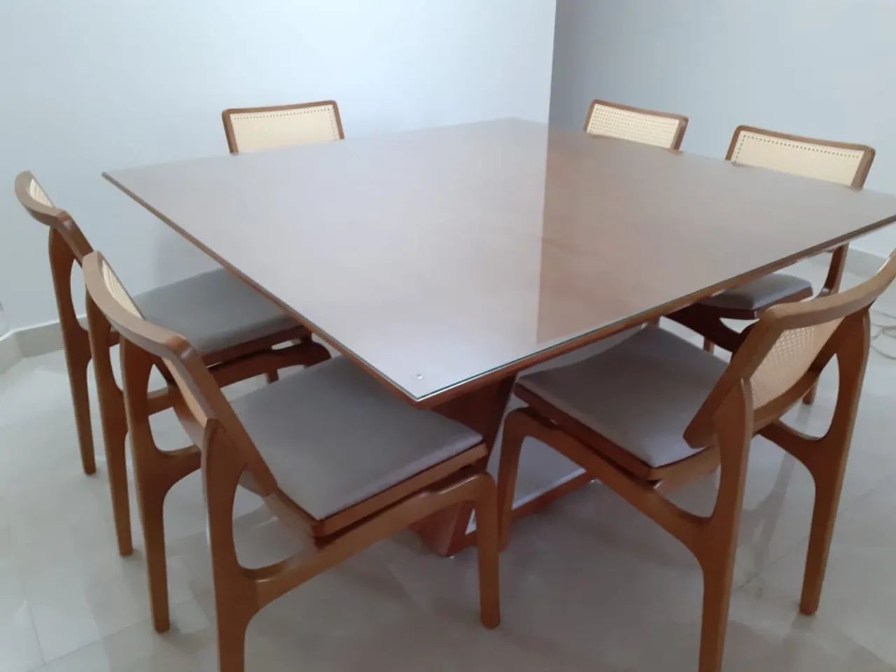 Mesa de Jantar Elegante com Tampo laca e madeira  - Foto 3