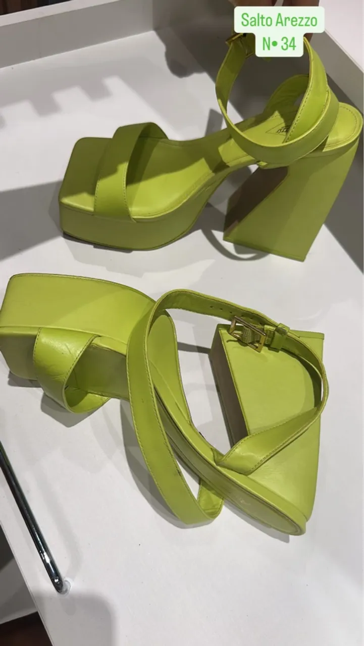 Sandália Arezzo Salto Bloco N° 34 - Verde Limão