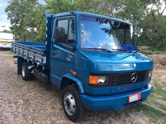 mb 710 carroceria