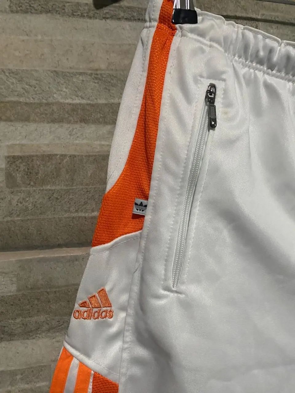 Short Adidas Branco com Detalhes Laranja - Foto 3