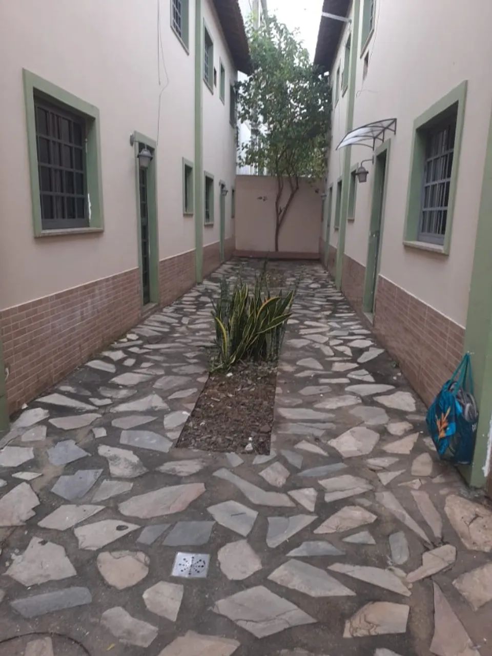 Melhor ponto no centro Campo Grande Casa de Vila com 2Q e estacionamento, habite-se e RGI