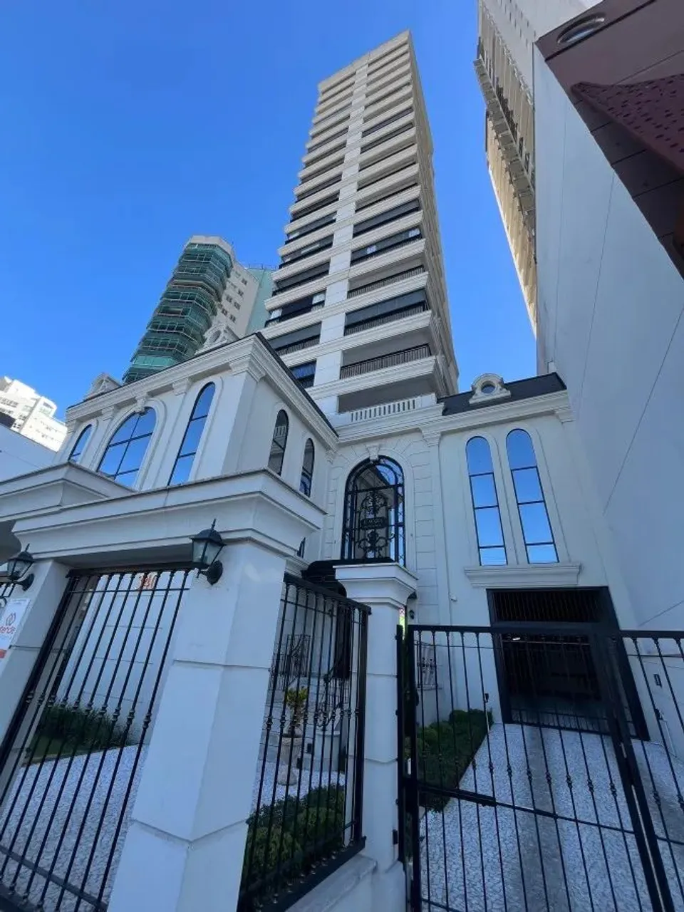 Apartamento para Locação em Itajaí, Centro, 3 dormitórios, 3 suítes, 3 banheiros, 2 vagas