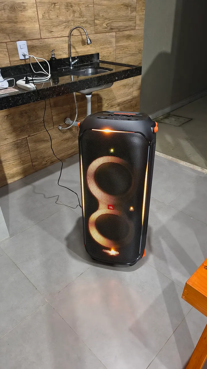 JBL PartyBox 710- Som potente e design moderno