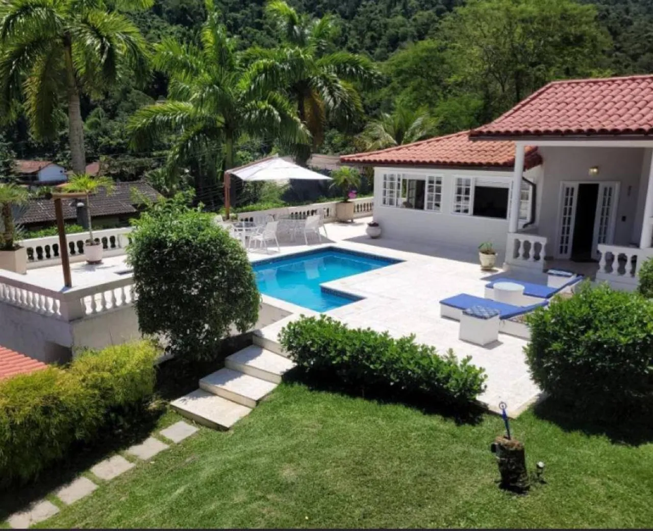 Casa sobrado de alto padrão à venda no Condomínio PortoGalo em Angra dos Reis - RJ.
