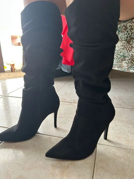 Botas de cano alto pretas camurça Bebecê - Foto 3