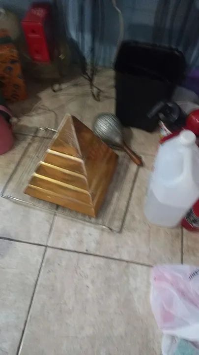 Antiga Pirâmide modulada petisqueira pi rira po de ouro 24k