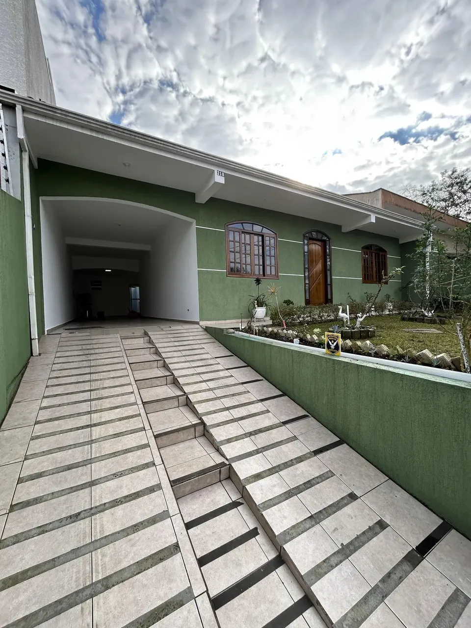 Casa c/ amplo terreno privativo, 2 quartos bem grandes, fácil acesso a Anita Garibaldi, di