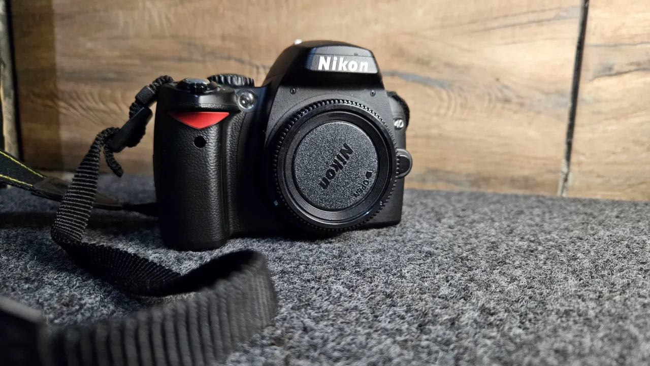 Câmera DSLR Nikon D40 com poucos cliques