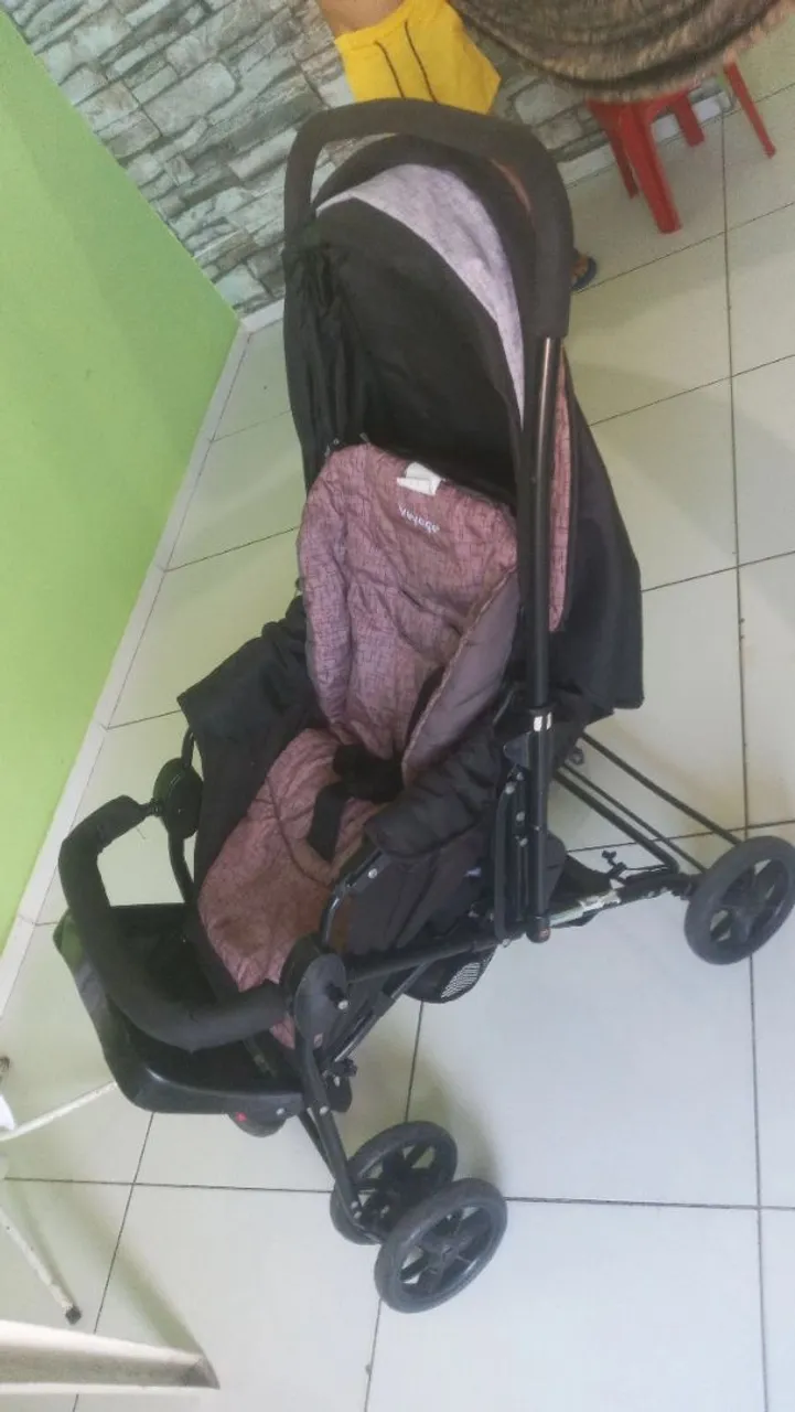 Carrinho de Bebê Compacto e Confortável