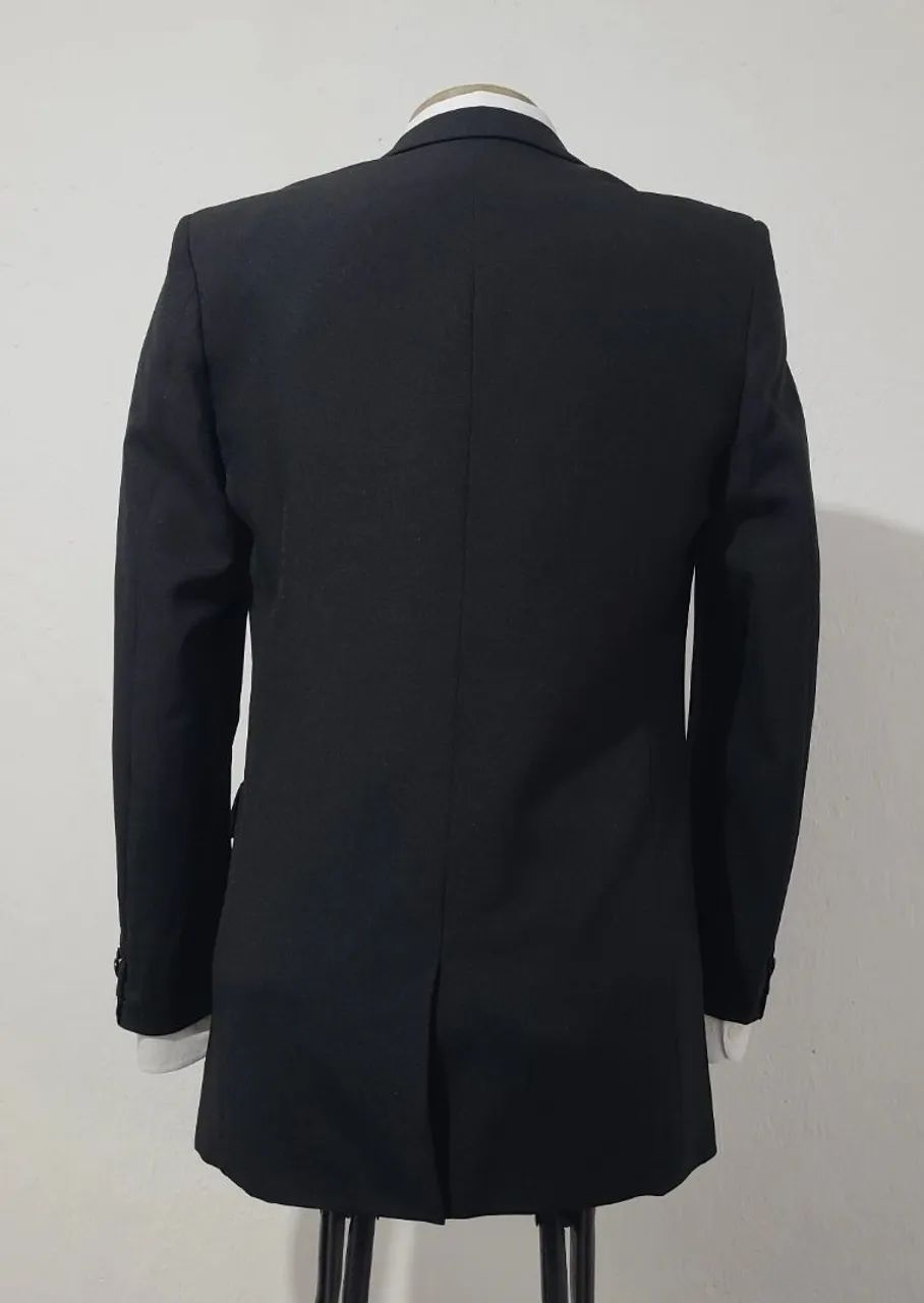 Blazer Slim Preto Nº 44, bonito, elegante, bem confortável, tecido macio, atual.  - Foto 5