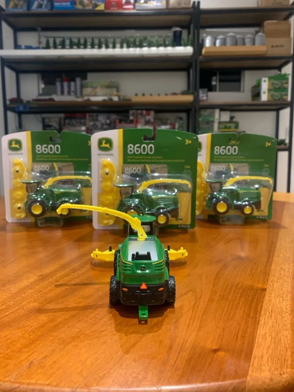 Miniatura forrageira John Deere 8600 1/64  - Foto 3