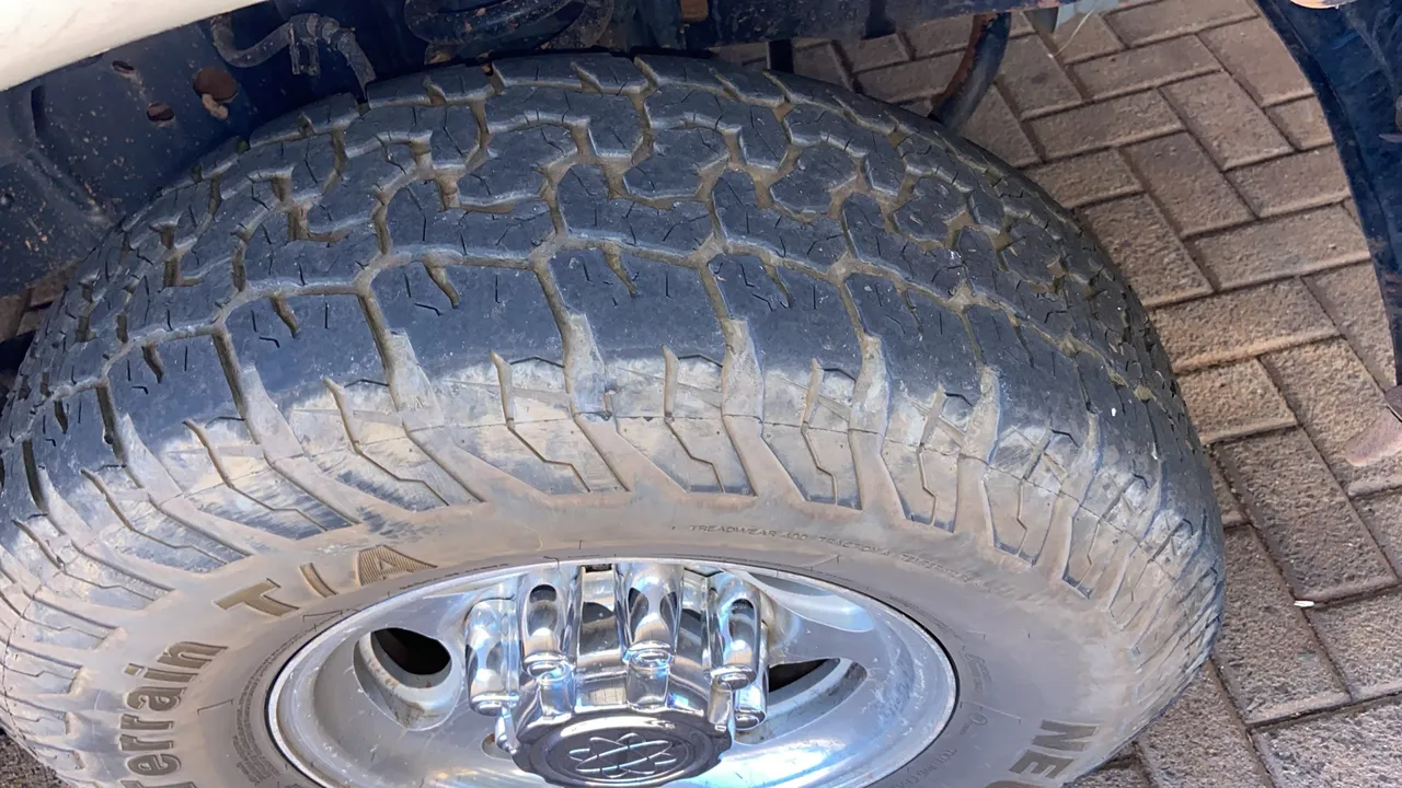 265/75 R 16 em ótimo estado