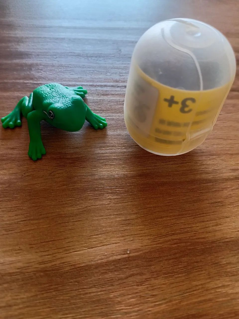 Sapo animal coleção natoons kinder ovo