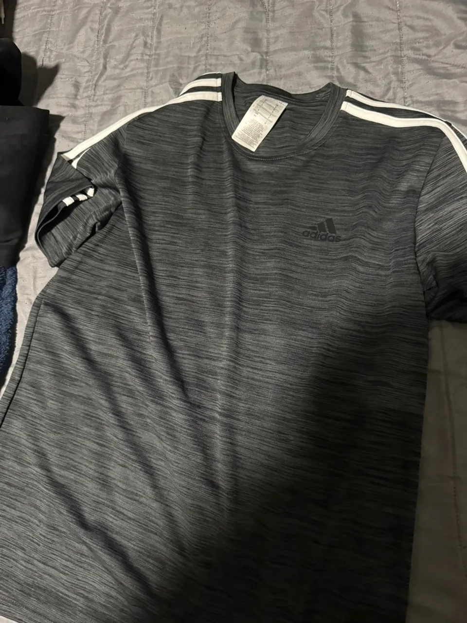 Camiseta Adidas Masculina - Conforto e Estilo