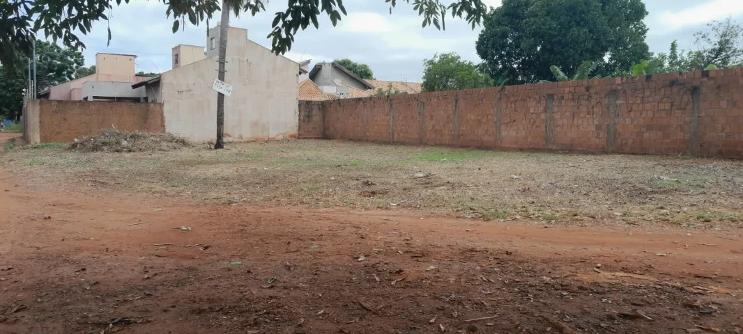 Terreno Limpo, de esquina Jd Itamaraca Campo Grande MS, 450 m2
