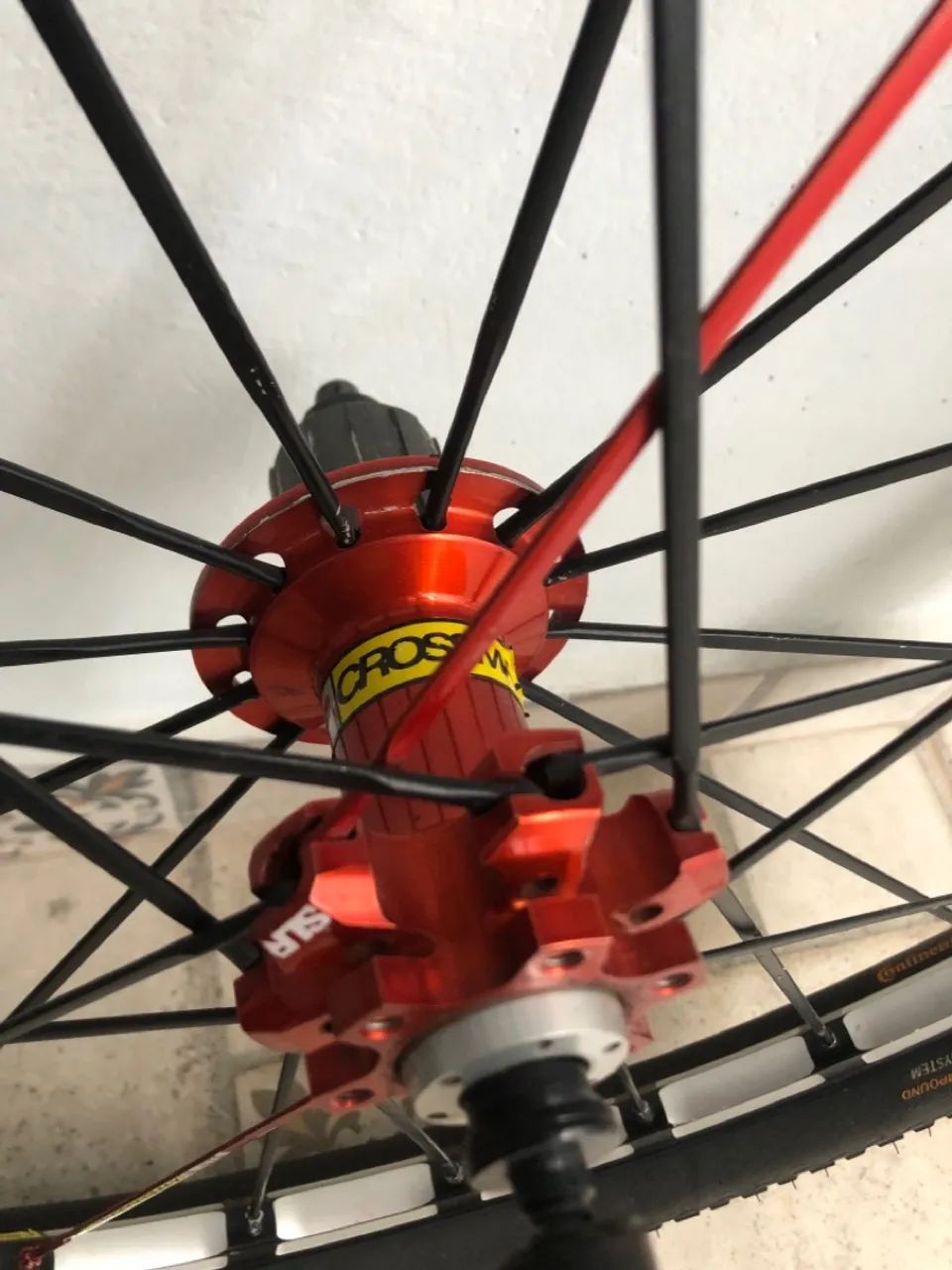 Roda Mavic SLR Crossmax com pneus continental  - Foto 2