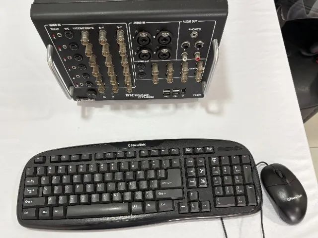Ilha de transmissão e edição profissional Tricaster Newtek Studio Live