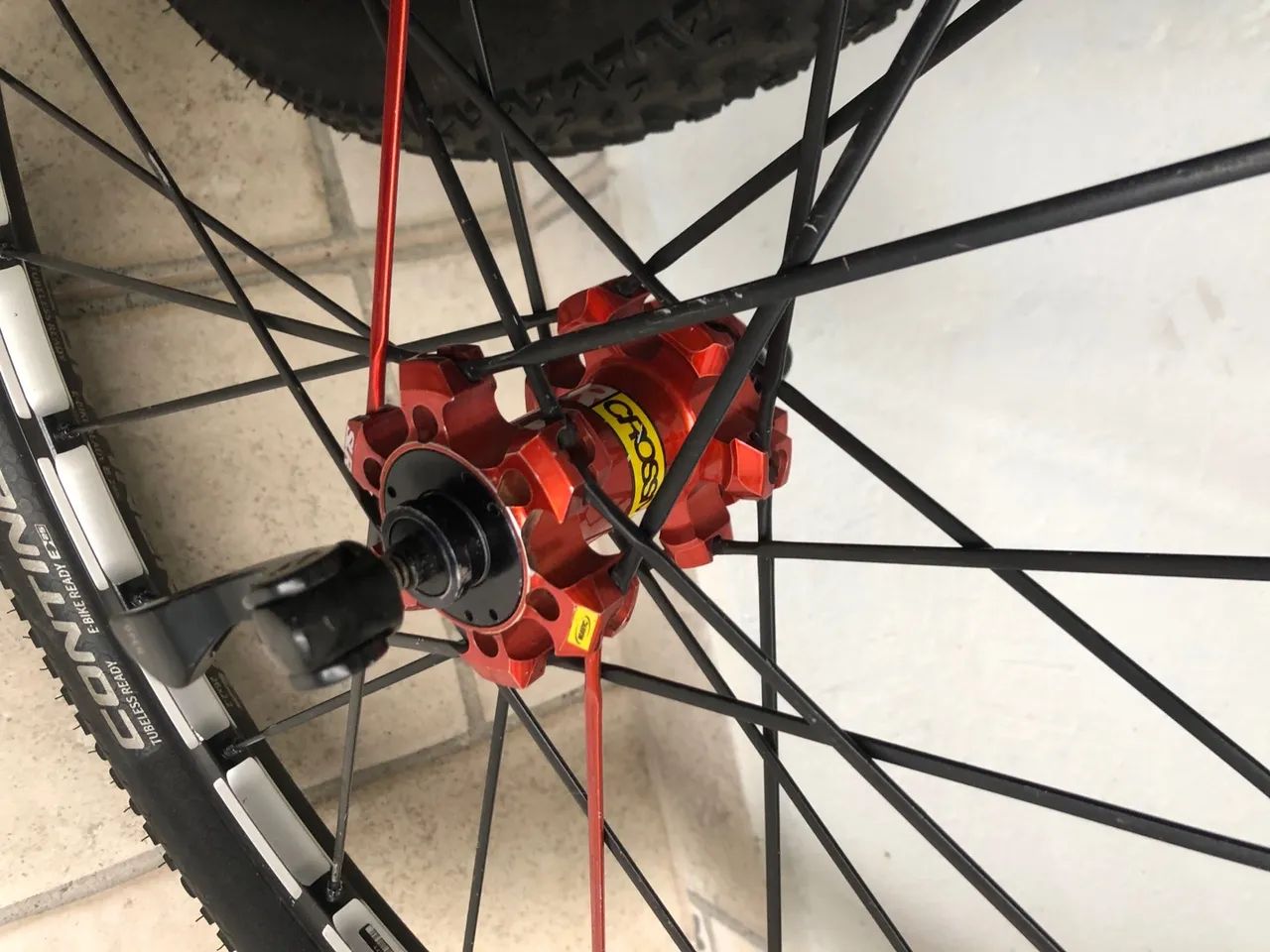 Roda Mavic SLR Crossmax com pneus continental  - Foto 3