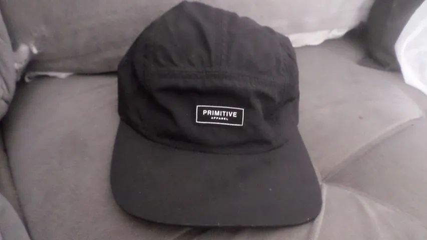 Symbolbild: Chips, Karten und ein Notizblock – Bonusangebote durchrechnen