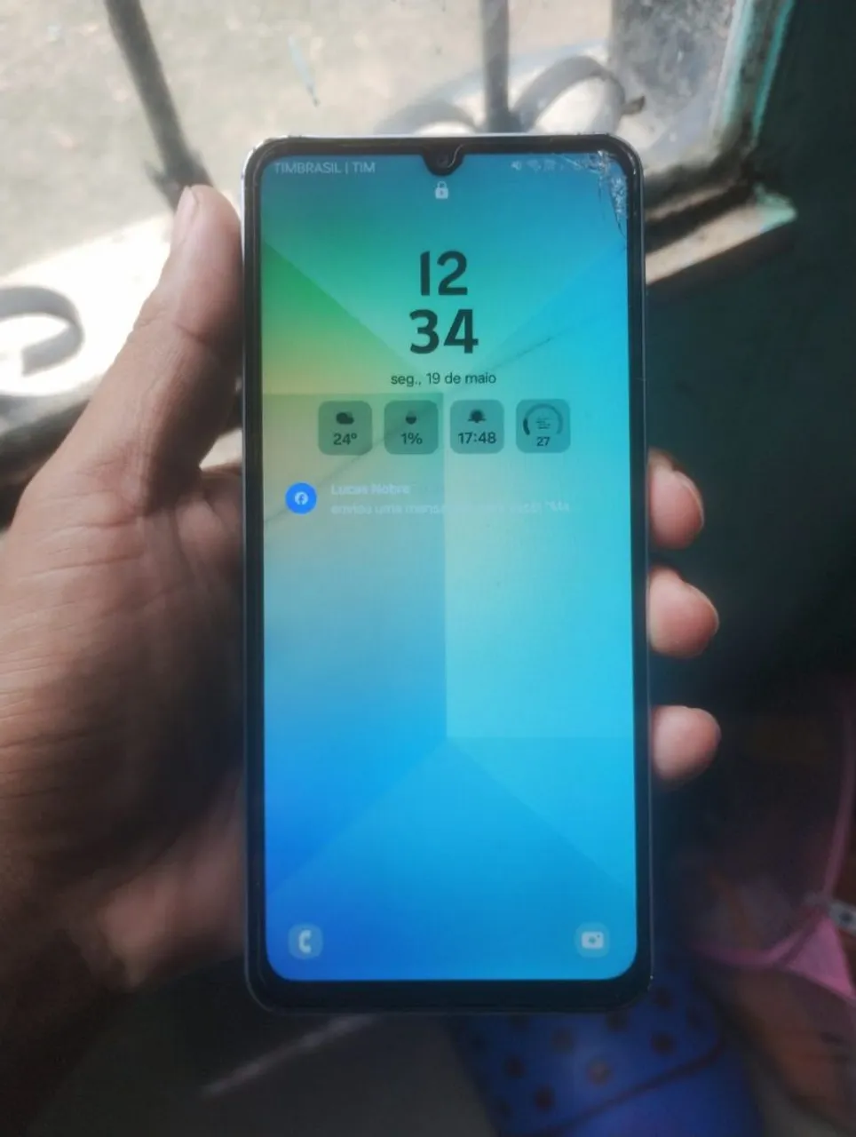 A06s 128gb 4ram com trincos mais não interferi em nada .