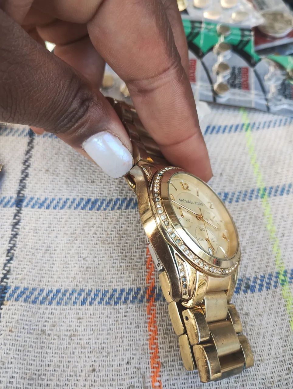 Relógio Michael Kors Dourado com Detalhes em Strass - Foto 4