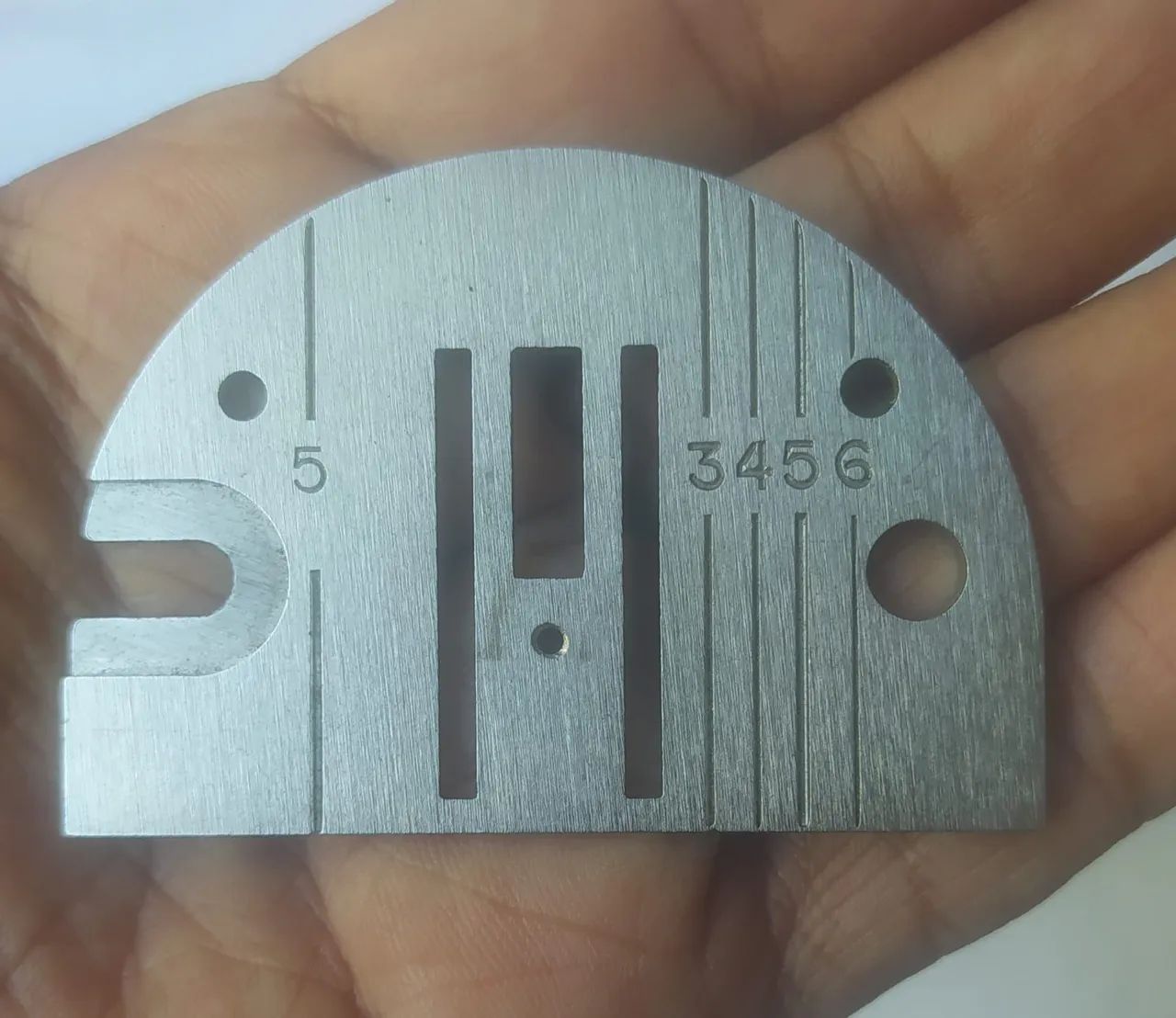 Peça para máquina de costura - Chapa Agulha Zig Zag Singer 240 242 247 248 288 872 875 974