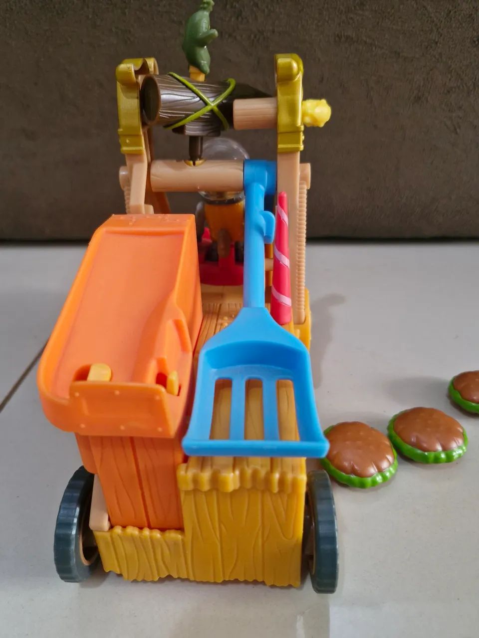 Brinquedo Bob Esponja - Sandy com Catapulta e Plankton - Foto 3