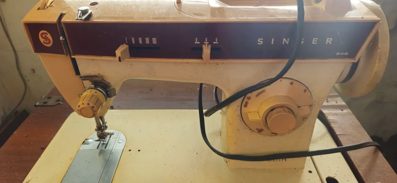 Máquina de Costura Singer 248 - Foto 2