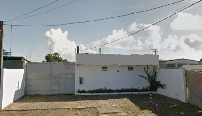 Excelente área comercial no Poloplast com salas e terreno livre